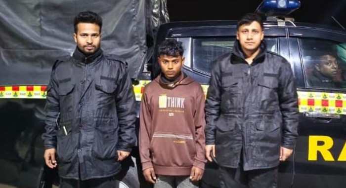 শিশু শিক্ষার্থীকে ধর্ষণের অভিযোগে গ্রেপ্তার ১