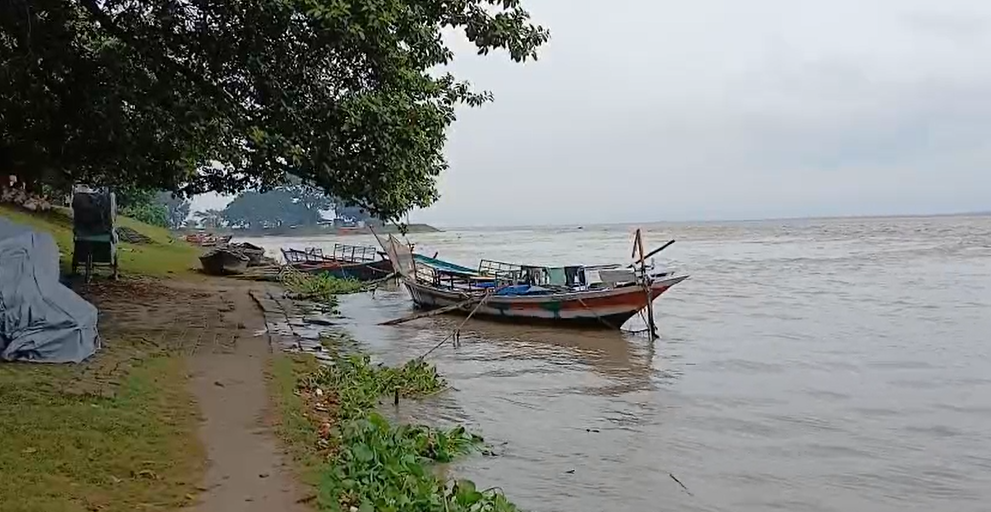 রাজশাহীতে পদ্মা নদীর পানি বিপদ সীমার উপরে