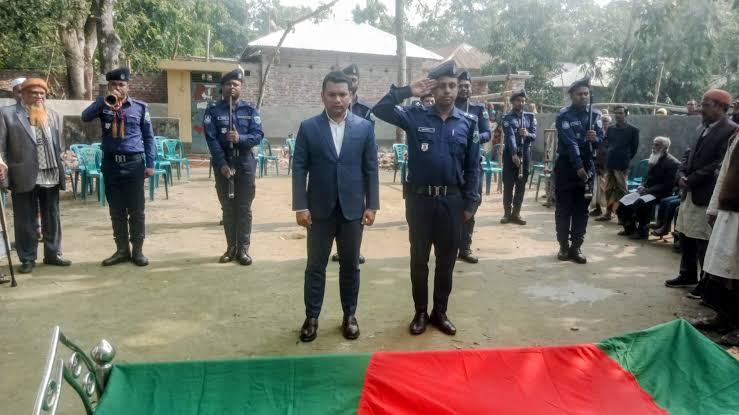 রাষ্ট্রিয় মর্যাদায় বীর মুক্তিযোদ্ধার দাফন সম্পন্ন